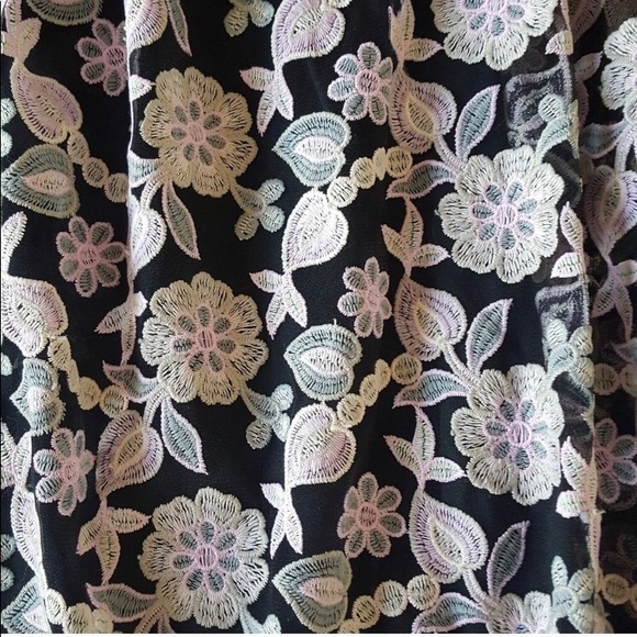 Embroidered maxi dress - Picture 4 of 6